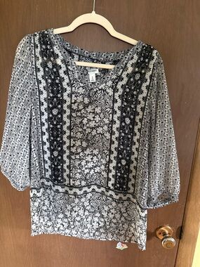 Old Navy Black and White Floral Print Women's Top